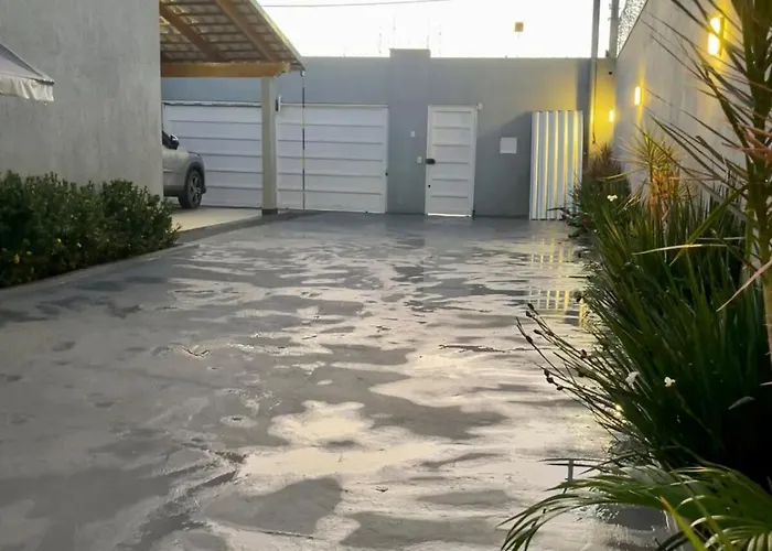 Casa, 01 Suíte, Ar-Cond, Área Gourmet e Garagem Ampla
